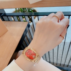 Versace Couture |Nữ Giới |Mặt Chữ Nhật Đỏ |Dây Kim Loại Vàng Gold |Máy Pin (Quartz) |Size 30x38mm