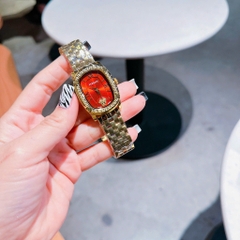 Versace Couture |Nữ Giới |Mặt Chữ Nhật Đỏ |Dây Kim Loại Vàng Gold |Máy Pin (Quartz) |Size 30x38mm