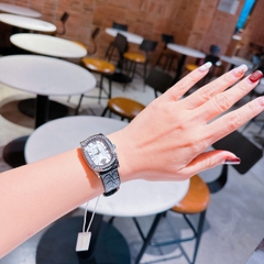 Versace Couture |Nữ Giới |Mặt Chữ Nhật |Trắng Silver |Dây Da Đen |Máy Pin (Quartz) |Size 30x38mm