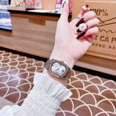 Versace Couture |Nữ Giới |Mặt Chữ Nhật Trắng |Dây Kim Loại Demi Vàng |Máy Pin (Quartz) |Size 30x38mm