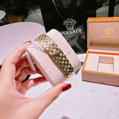 Versace Couture |Nữ Giới |Mặt Chữ Nhật Trắng |Dây Kim Loại Vàng Gold |Máy Pin (Quartz) |Size 30x38mm