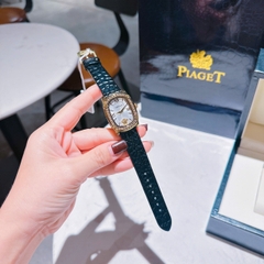 Versace Couture |Nữ Giới |Mặt Chữ Nhật Trắng |Vàng Gold |Dây Da Đen |Máy Pin (Quartz) |Size 30x38mm