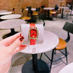 Versace Couture |Nữ Giới |Mặt Chữ Nhật |Vàng Gold |Dây Da Đỏ |Máy Pin (Quartz) |Size 30x38mm