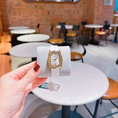 Versace Couture |Nữ Giới |Mặt Chữ Nhật |Vàng Gold |Dây Da Trắng |Máy Pin (Quartz) |Size 30x38mm