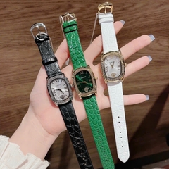 Versace Couture |Nữ Giới |Mặt Chữ Nhật |Vàng Gold |Dây Da Xanh Lá |Máy Pin (Quartz) |Size 30x38mm
