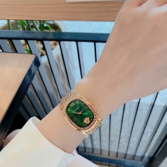 Versace Couture |Nữ Giới |Mặt Chữ Nhật Xanh Lá |Dây Kim Loại Vàng Gold |Máy Pin (Quartz) |Size 30x38mm