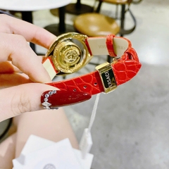 Versace Đá Rơi |Nữ Giới |Vàng Gold |Dây Da Màu Đỏ |Máy Pin (Quartz) |Size 36mm