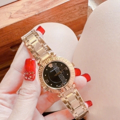 Versace Daphnis |Nữ Giới |Mặt Đen |Dây Kim Loại Vàng Gold |Máy Pin (Quartz) |Size 35mm