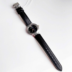 Versace Daphnis |Nữ Giới |Mặt Tròn |Silver |Dây Da Đen |Máy Pin (Quartz) |Size 35mm