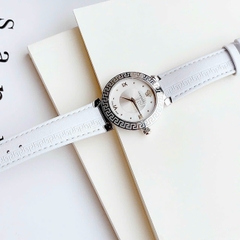 Versace Daphnis |Nữ Giới |Mặt Tròn |Silver |Dây Da Trắng |Máy Pin (Quartz) |Size 35mm