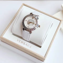 Versace Daphnis |Nữ Giới |Mặt Tròn |Silver |Dây Da Trắng |Máy Pin (Quartz) |Size 35mm