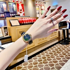 Versace Daphnis |Nữ Giới |Mặt Tròn |Vàng Gold |Dây Da Đen |Máy Pin (Quartz) |Size 35mm