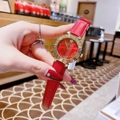 Versace Daphnis |Nữ Giới |Mặt Tròn |Vàng Gold |Dây Da Đỏ |Máy Pin (Quartz) |Size 35mm