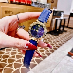 Versace Daphnis |Nữ Giới |Mặt Tròn |Vàng Gold |Dây Da Xanh Dương |Máy Pin (Quartz) |Size 35mm