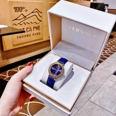 Versace Daphnis |Nữ Giới |Mặt Tròn |Vàng Gold |Dây Da Xanh Dương |Máy Pin (Quartz) |Size 35mm