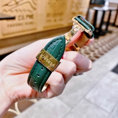 Versace Daphnis |Nữ Giới |Mặt Tròn |Vàng Gold |Dây Da Xanh Lá |Máy Pin (Quartz) |Size 35mm