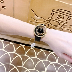 Versace Đính Đá Đen |Nữ Giới |Vàng Gold |Dây Da |Máy Pin (Quartz) |Size 36mm