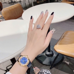 Versace DV-25 |Nữ Giới |Mặt Tròn |Đính Đá |Dây Da Xanh Dương |Máy Pin (Quartz) |Size 36mm