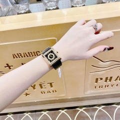 Versace DV-25 |Nữ Giới |Mặt Vuông |Vàng Gold |Dây Da Đen |Máy Pin (Quartz) |Size 36mm
