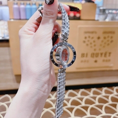 Versace Eon 2 Vòng Xoay |Nữ Giới |Mặt Tròn Đỏ |Dây Kim Loại Silver |Máy Pin (Quartz) |Size 33mm