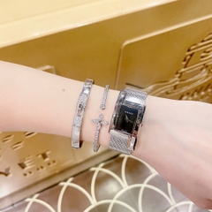 Versace Greca Icon |Nữ Giới |Mặt Chữ Nhật Đen |Dây Thép Lưới Silver |Máy Pin (Quartz) |Size 21x39mm
