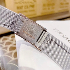 Versace Greca Icon |Nữ Giới |Mặt Chữ Nhật Đen |Dây Thép Lưới Silver |Máy Pin (Quartz) |Size 21x39mm
