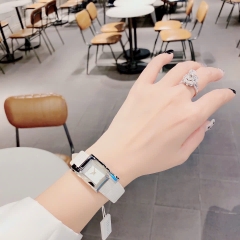 Versace Greca Icon |Nữ Giới |Mặt Chữ Nhật |Silver |Dây Da Trắng |Máy Pin (Quartz) |Size 21x39mm