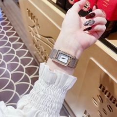 Versace Greca Icon |Nữ Giới |Mặt Chữ Nhật Trắng |Đính Đá |Dây Lưới Rose Gold |Máy Pin (Quartz) |Size 21x39mm