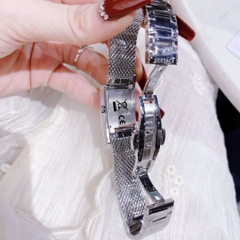 Versace Greca Icon |Nữ Giới |Mặt Chữ Nhật Trắng |Đính Đá |Dây Thép Lưới Silver |Máy Pin (Quartz) |Size 21x39mm