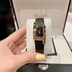 Versace Greca Icon |Nữ Giới |Mặt Chữ Nhật |Vàng Gold |Dây Da Đen |Máy Pin (Quartz) |Size 21x39mm