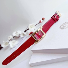 Versace Greca Icon |Nữ Giới |Mặt Chữ Nhật |Vàng Gold |Dây Da Đỏ |Máy Pin (Quartz) |Size 21x39mm