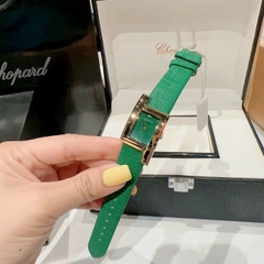 Versace Greca Icon |Nữ Giới |Mặt Chữ Nhật |Vàng Gold |Dây Da Xanh Lá |Máy Pin (Quartz) |Size 21x39mm