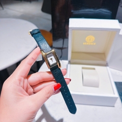Versace Greca Icon |Nữ Giới |Mặt Chữ Nhật Trắng |Vàng Gold |Dây Da Đen |Máy Pin (Quartz) |Size 21x39mm