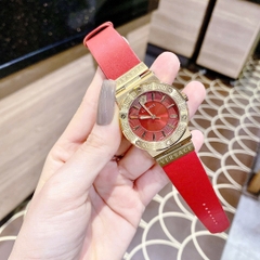 Versace Greca Logo |Nữ Giới |Mặt Tròn |Vàng Gold |Dây Da Đỏ |Máy Pin (Quartz) |Size 38mm