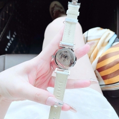 Versace Vanity |Nữ Giới |Trắng Silver |Dây Da Màu Trắng |Máy Pin (Quartz) |Size 35mm