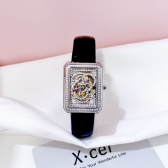Xcer Mặt Chữ Nhật |Nữ Giới |Đính Đá Bông Hoa |Silver |Dây Da Đen |Máy Pin (Quartz) |Size 32mm