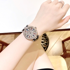 Xcer Ông Mặt Trời |Nữ Giới |Đính Đá |Silver |Dây Da Đen |Máy Pin (Quartz) |Size 38mm