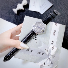 Xcer Tựa Cartier |Nữ Giới |Mặt Tròn |Full Đá |Silver |Dây Da Đen |Máy Pin (Quartz) |Size 36mm