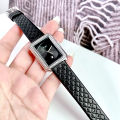 Xcer Tựa Chanel |Nữ Giới |Mặt Chữ Nhật |Đính Đá |Silver |Dây Da Đen |Máy Pin (Quartz) |Size 28mm