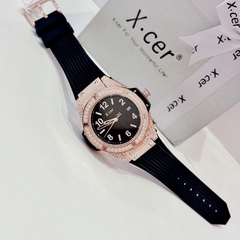 Xcer Tựa Hublot |Nữ Giới |Đính Đá Rose Gold |Dây Silicone Đen |Máy Pin (Quartz) |Size 36mm