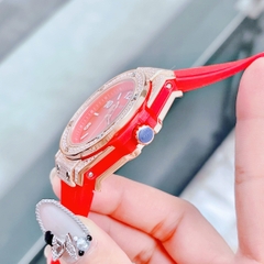 Xcer Tựa Hublot |Nữ Giới |Đính Đá Rose Gold |Dây Silicone Đỏ |Máy Pin (Quartz) |Size 36mm
