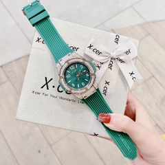 Xcer Tựa Hublot |Nữ Giới |Đính Đá Silver |Dây Silicone Xanh Lá |Máy Pin (Quartz) |Size 36mm