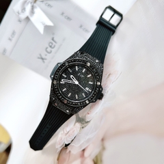 Xcer Tựa Hublot |Nữ Giới |Full Đá Đen |Dây Cao Su Đen |Máy Pin (Quartz) |Size 34mm