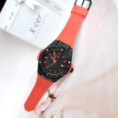 Xcer Tựa Hublot |Nữ Giới |Full Đá Đen |Dây Cao Su Đỏ |Máy Pin (Quartz) |Size 34mm