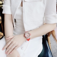 Xcer Tựa Hublot |Nữ Giới |Full Đá Rose Gold |Dây Cao Su Đỏ |Máy Pin (Quartz) |Size 34mm