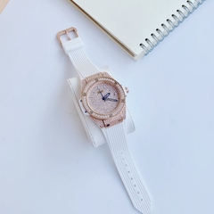 Xcer Tựa Hublot |Nữ Giới |Full Đá Rose Gold |Dây Cao Su Trắng |Máy Pin (Quartz) |Size 34mm