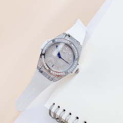 Xcer Tựa Hublot |Nữ Giới |Full Đá Silver |Dây Cao Su Trắng |Máy Pin (Quartz) |Size 34mm