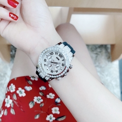 Xcer Tựa Rolex |Nữ Giới |Full Đá Silver |Dây Silicone Đen |Máy Pin (Quartz) |Size 38mm