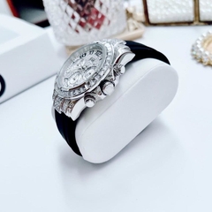 Xcer Tựa Rolex |Nữ Giới |Full Đá Silver |Dây Silicone Đen |Máy Pin (Quartz) |Size 38mm