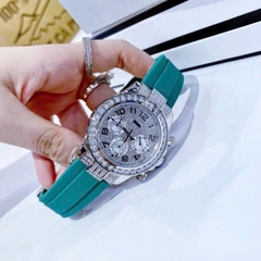 Xcer Tựa Rolex |Nữ Giới |Full Đá Silver |Dây Silicone Xanh Lá |Máy Pin (Quartz) |Size 38mm